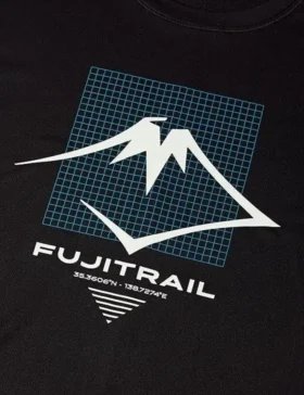 T-shirt com logótipo Fujitrail “Preto”