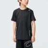 T-shirt com logótipo “Preto”